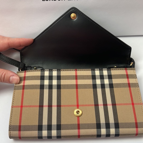 Burberry Vintage Check and Leather wallet with Detachable strap - Picture 3 of 16
